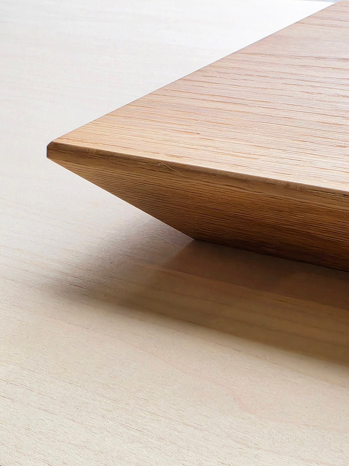 Bevelled Cutting Board in Oak by Nathan Day Design – detail