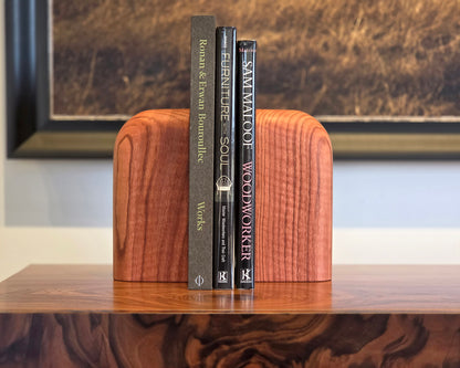 Wil-ya Bookend in curly Jarrah by Nathan Day Design, sculptural handcrafted timber bookend – detail
